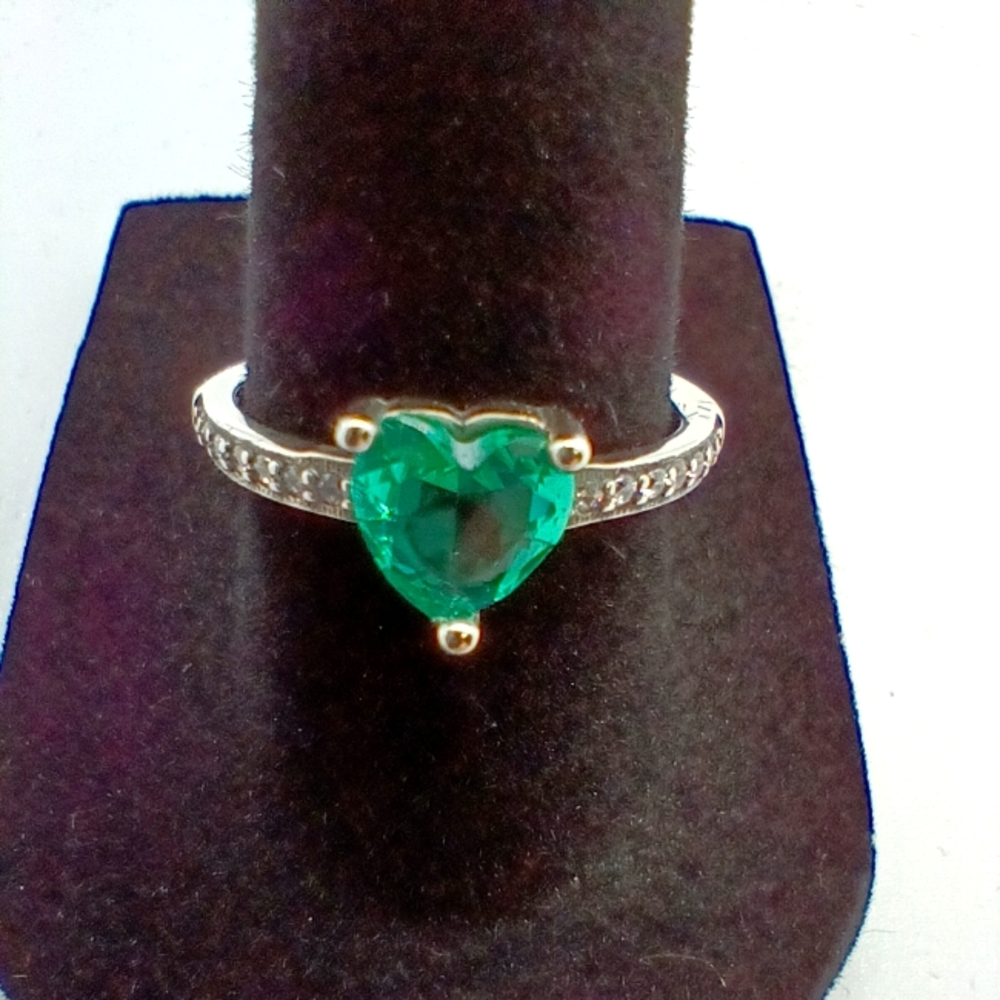Emerald Zirconia Heart Shape Ring and Micro zirconias .925 silver Rhodium Plated